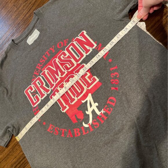 University of Alabama Crimson Tide Sz M Gray Graphic Logo Tee Captivating - Picture 4 of 8